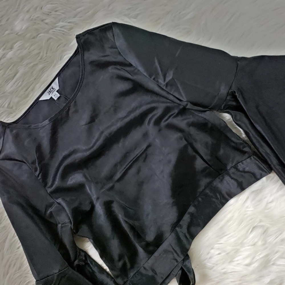 Jack by BB Dakota Retro Inspired Chic Bell Sleeve Black Satin Crop Top Size XS - Picture 3 of 7